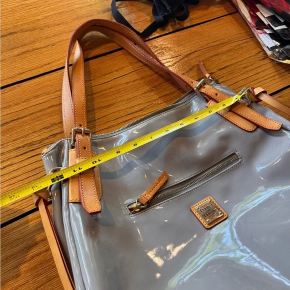Dooney & Bourke Glossy Gray patent leather Shoulder Bag. - Picture 4 of 7